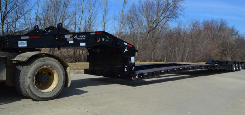 XL Specialized Trailers Low-Profile Hydraulic Detachable Gooseneck Trailer